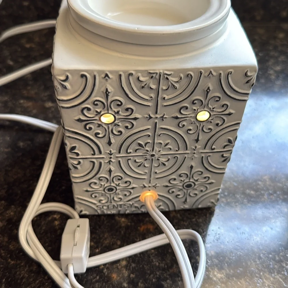 Scentsy Pressed Tin Warmer New